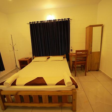 Prakruthi Residency Munroeisland Apartman Mundrothuruth Kültér fotó