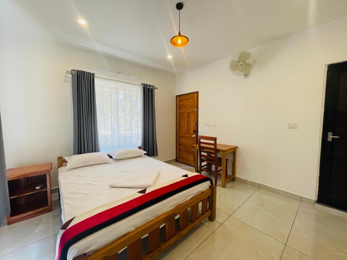 Prakruthi Residency Munroeisland Apartman Mundrothuruth Kültér fotó