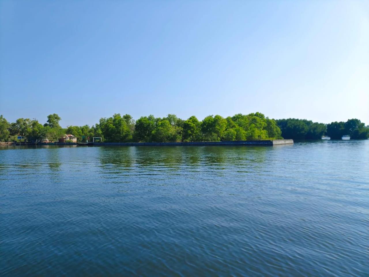Prakruthi Residency Munroeisland Apartman Mundrothuruth Kültér fotó