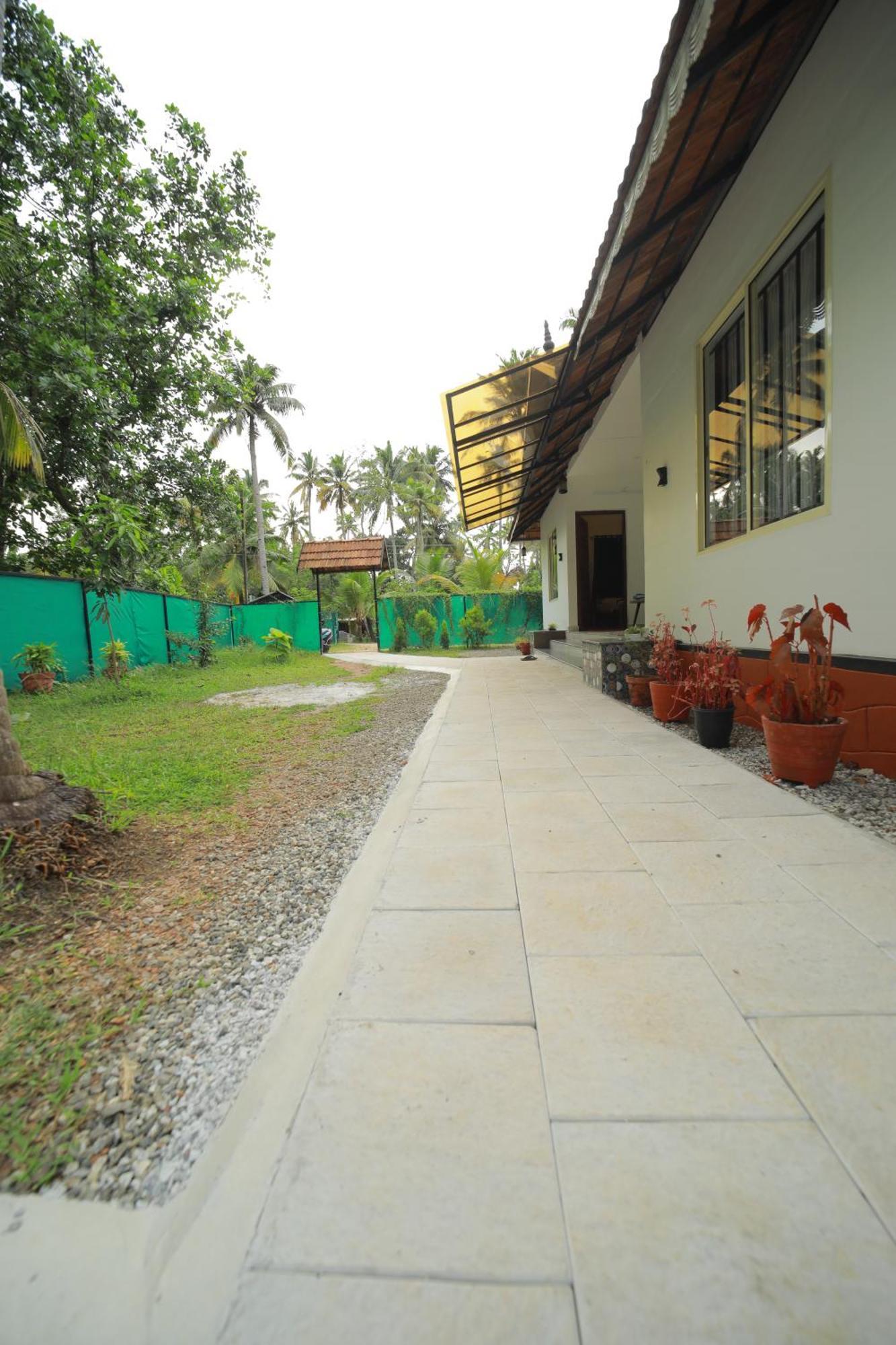 Prakruthi Residency Munroeisland Apartman Mundrothuruth Kültér fotó